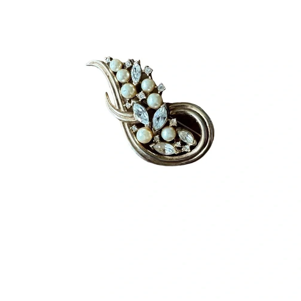 Vintage Crown Trifari ‘PAT PEND’ Faux Pearl & Alfred Philippe Rhinestone Brooch